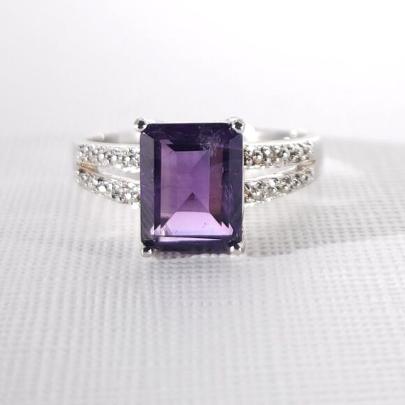 Amethyst Emerald Cut 2.1 Carats Size 8 - Picture 3 of 8